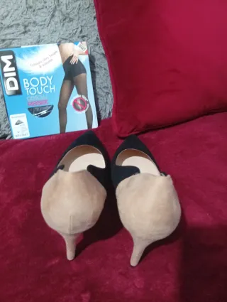 Zapatos de tacón azaray beige y negro regalo media