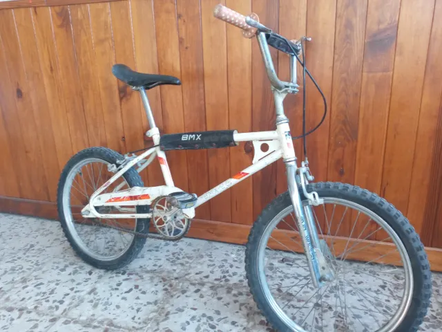 Bicicleta BMX blanca
