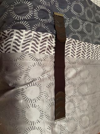 Cintura da donna marrone con fibbia dorata