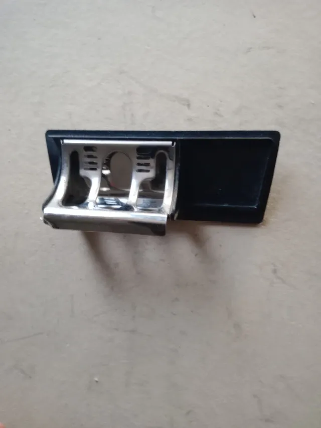 Cenicero coche clásico