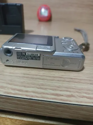 Cámara Sony Cyber-shot W30 6.0 MP + Tarjeta 1GB