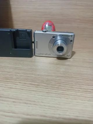 Cámara Sony Cyber-shot W30 6.0 MP + Tarjeta 1GB