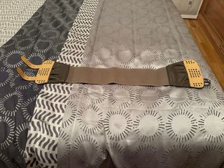 Cintura larga da donna con borchie, doppia fibbia