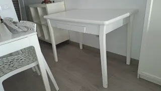 Mesa comedor extensible con cajón