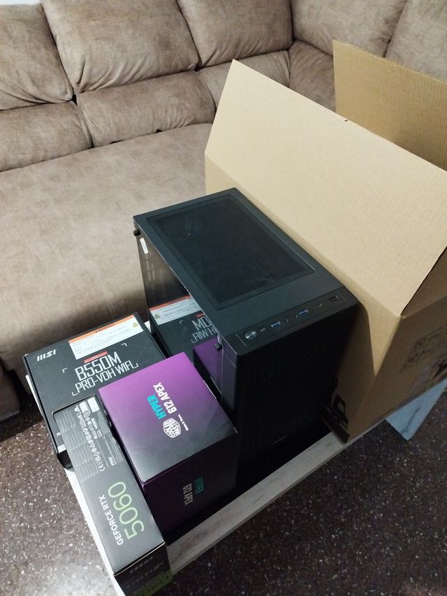 R7 5700X / RTX 5060 / 32GB RAM / 2TB SSD