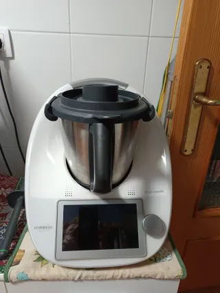 Thermomix TM6 poco utilizzato, con tutti i suoi accessori.