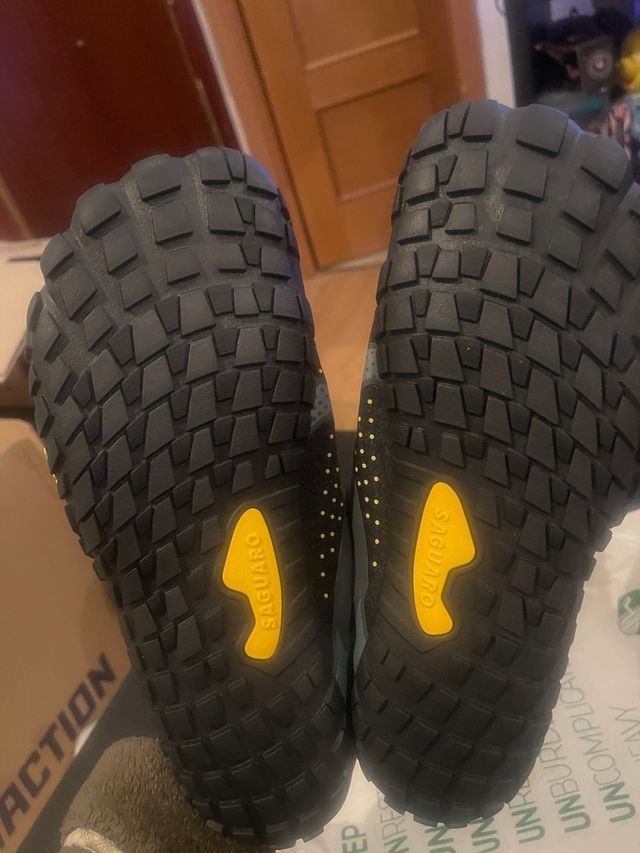 Zapatillas Saguaro Talla 41 Negras/Grises Nuevos