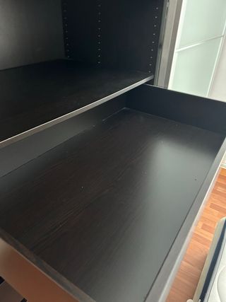 Guardaroba Ikea con ante scorrevoli in vetro