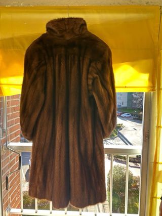 Abrigo de piel marrón