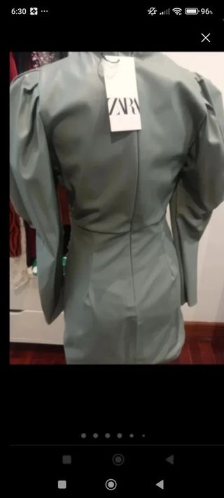 Vestido polipiel Zara verde
