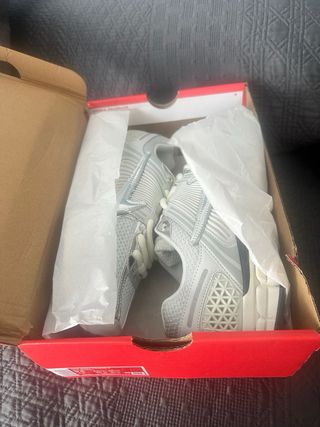 Nike Vomero 5 Talla 43 Nuevas