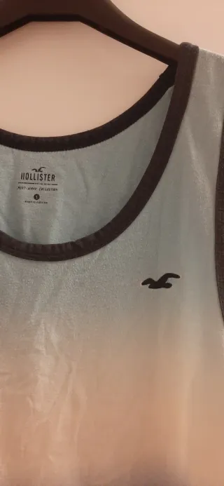 Camiseta Hollister degradada azul y blanco