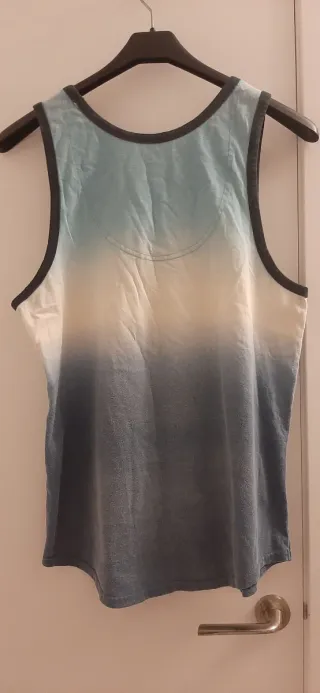 Camiseta Hollister degradada azul y blanco