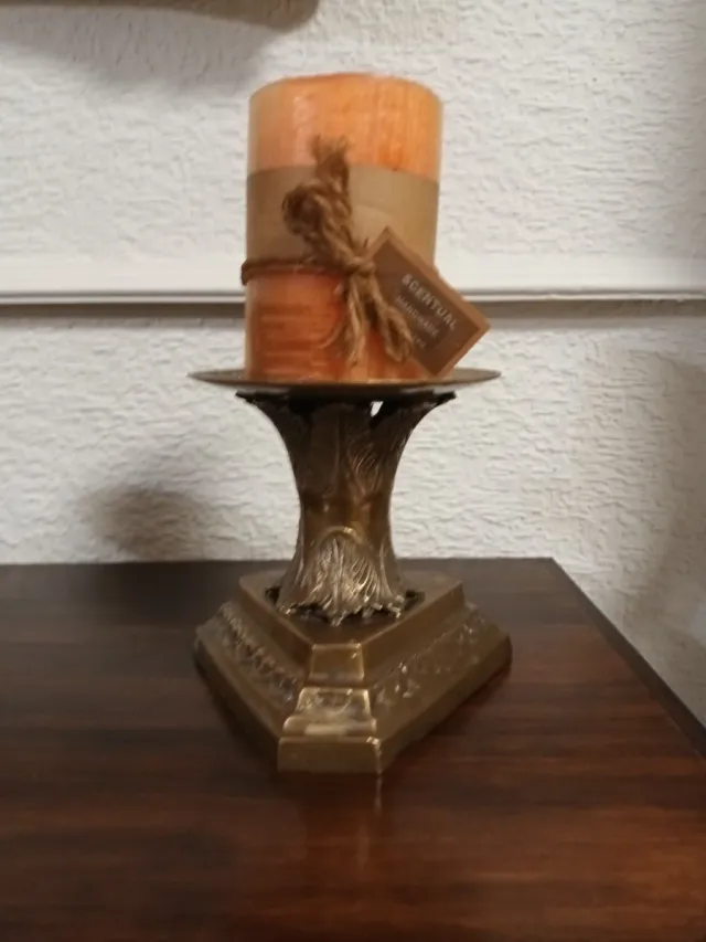 Dos portavelas o candelabros de bronce Antiguos