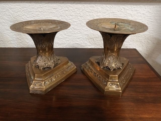 Dos portavelas o candelabros de bronce Antiguos