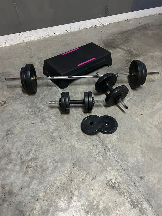 Conjunto de pesas y step