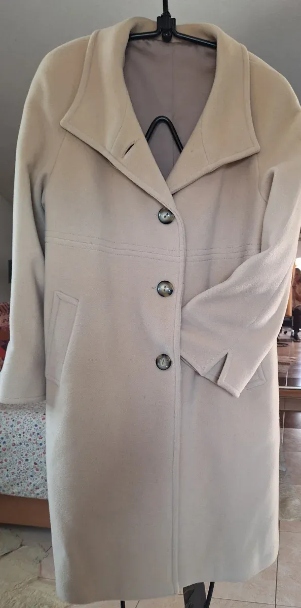 Elegante abrigo beige Talla 50