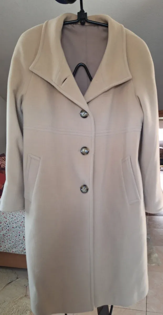 Elegante abrigo beige Talla 50