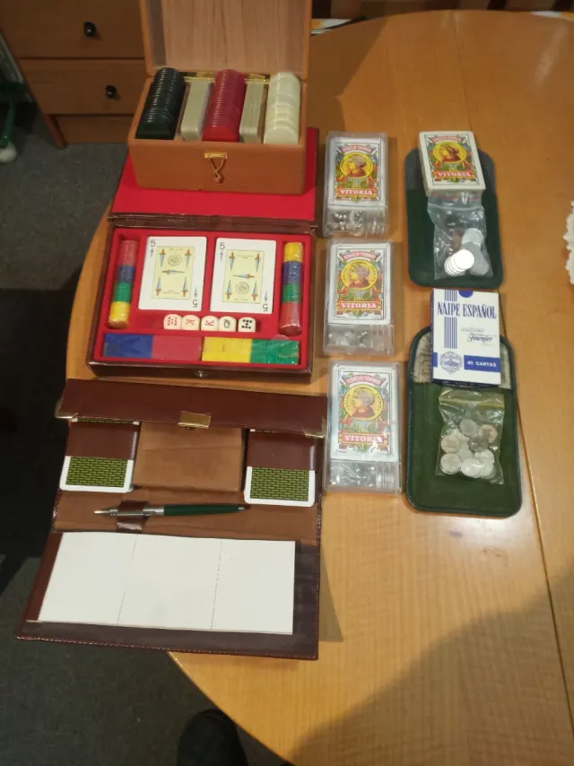 Estuches cartas y fichas de juego