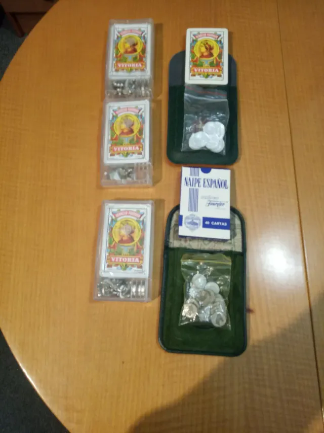Estuches cartas y fichas de juego