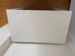Mesa de madera blanca