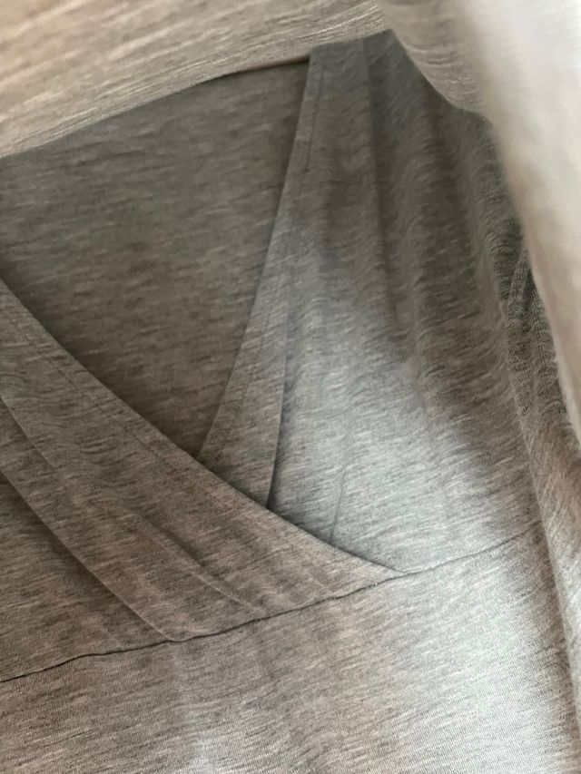 Camiseta lactancia cuello alto gris