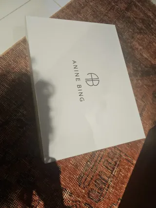 Botas Charlie boots tachuelas plateadas.Anine Bing