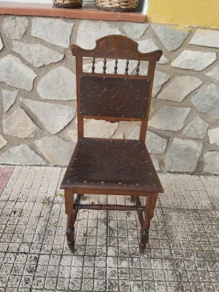 Silla antigua madera y cuero años 10