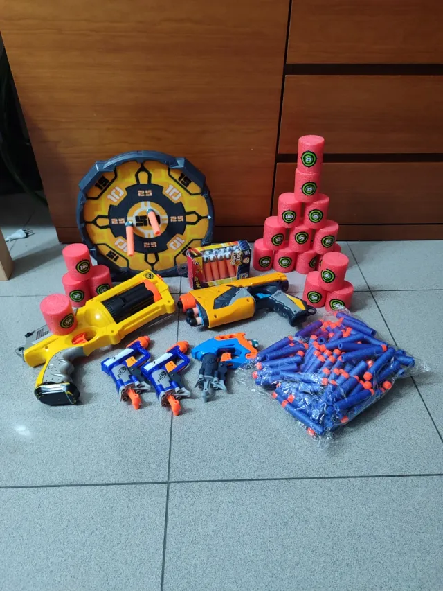 Lote Pistolas Nerf y Accesorios