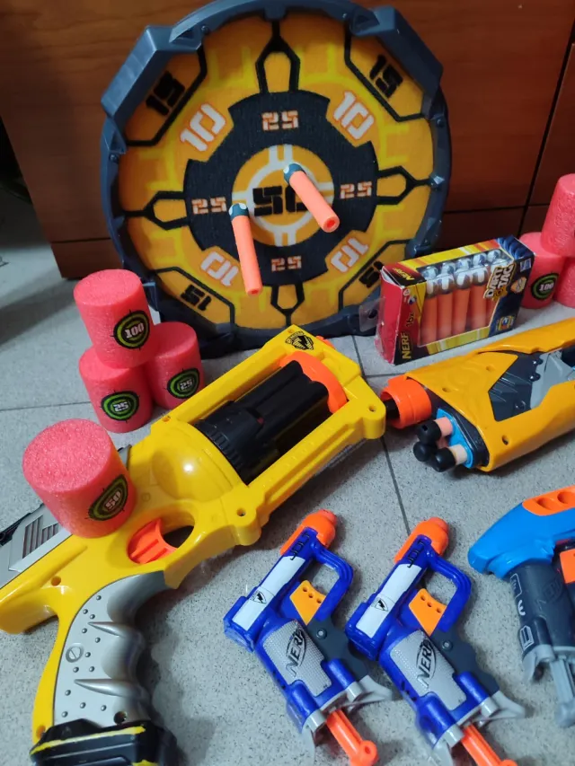 Lote Pistolas Nerf y Accesorios