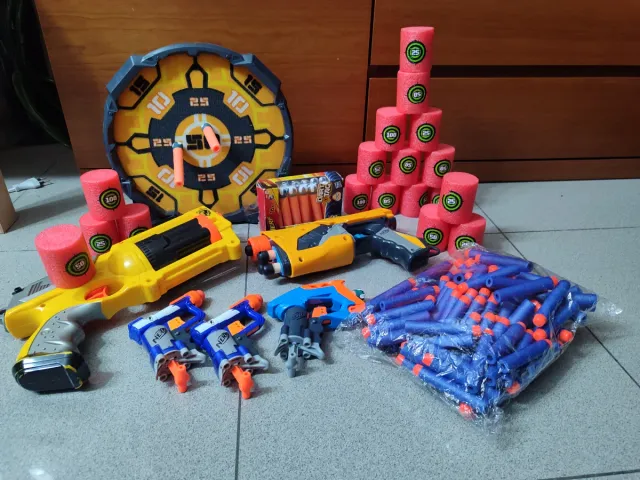 Lote Pistolas Nerf y Accesorios