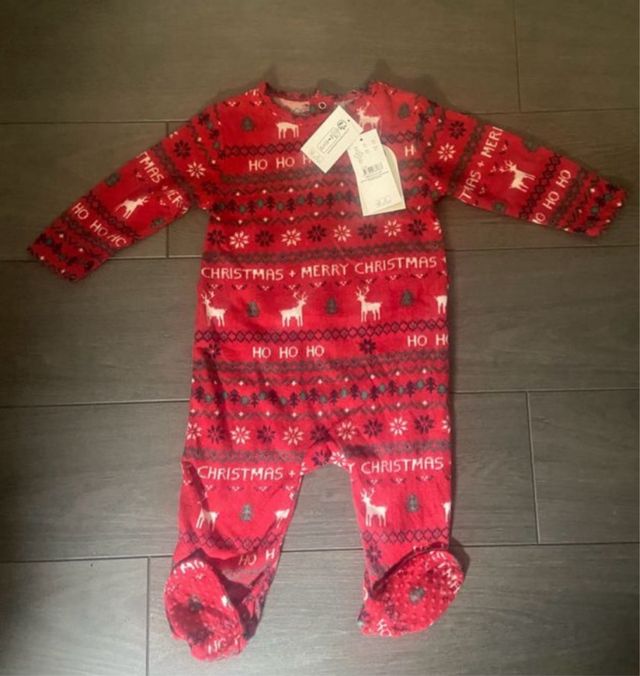 Pijama Navideño Bebé
Talla 12 meses