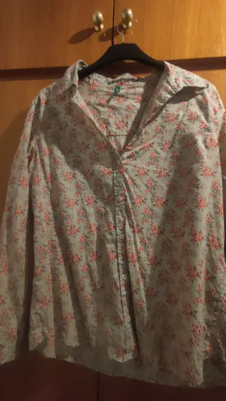 Camisa Benetton floreada