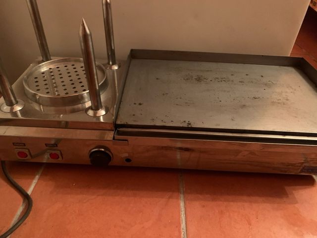 Plancha Eléctrica con Pinchos para Perritos