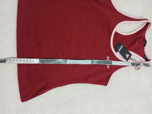 Camiseta Guess Roja con ribete rosa