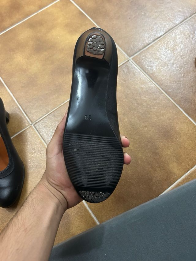 Tacones negros con elástico talla 39