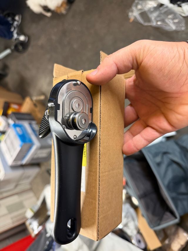 Apriscatole nero e argento