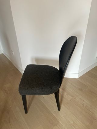 Mesa comedor extensible Ikea negra y 4 sillas