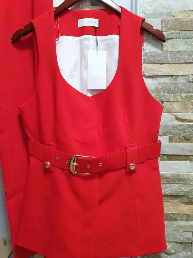 Traje Zara Rojo Chaleco y Pantalón