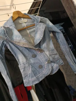 Chaqueta vaquera Bershka Talla S