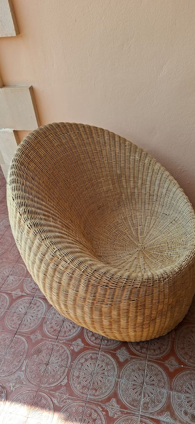 Sillón de ratán redondo