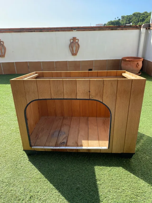 Caseta para perro de madera