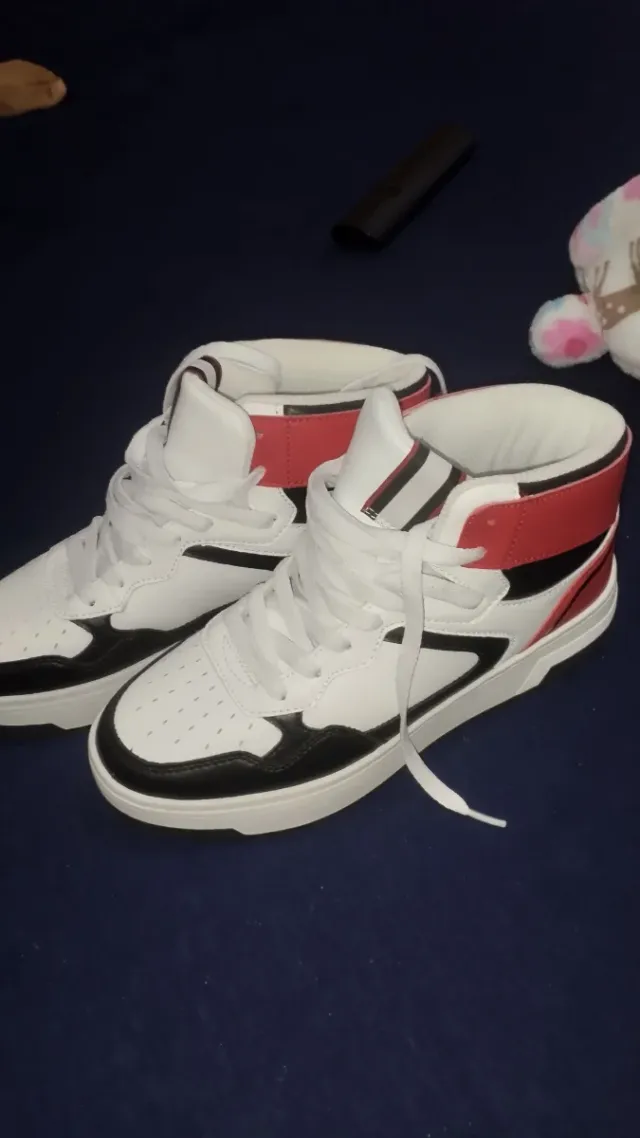 Zapatillas altas blancas y rojas Talla 38