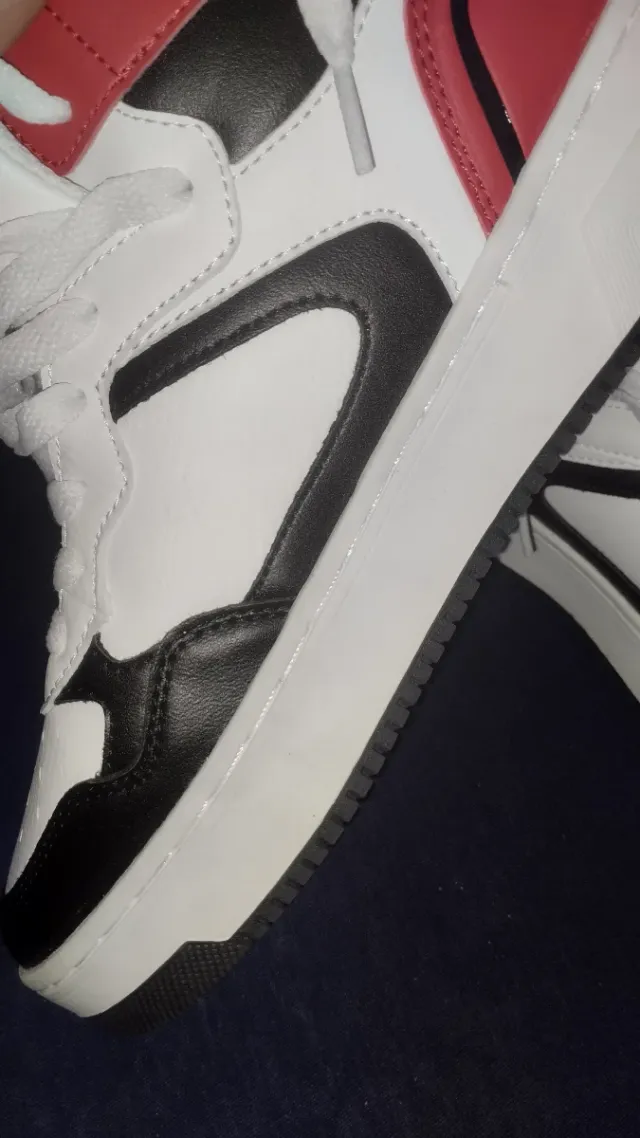 Zapatillas altas blancas y rojas Talla 38