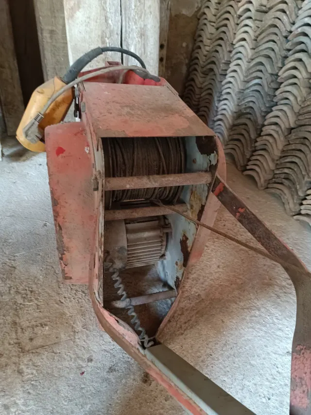 Grúa de obra WYSKEHR'S. 250Kg