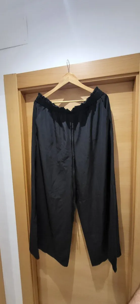 Pantalón negro ancho