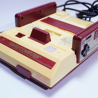 Consola Nintendo Famicom HVC-002 AV MOD