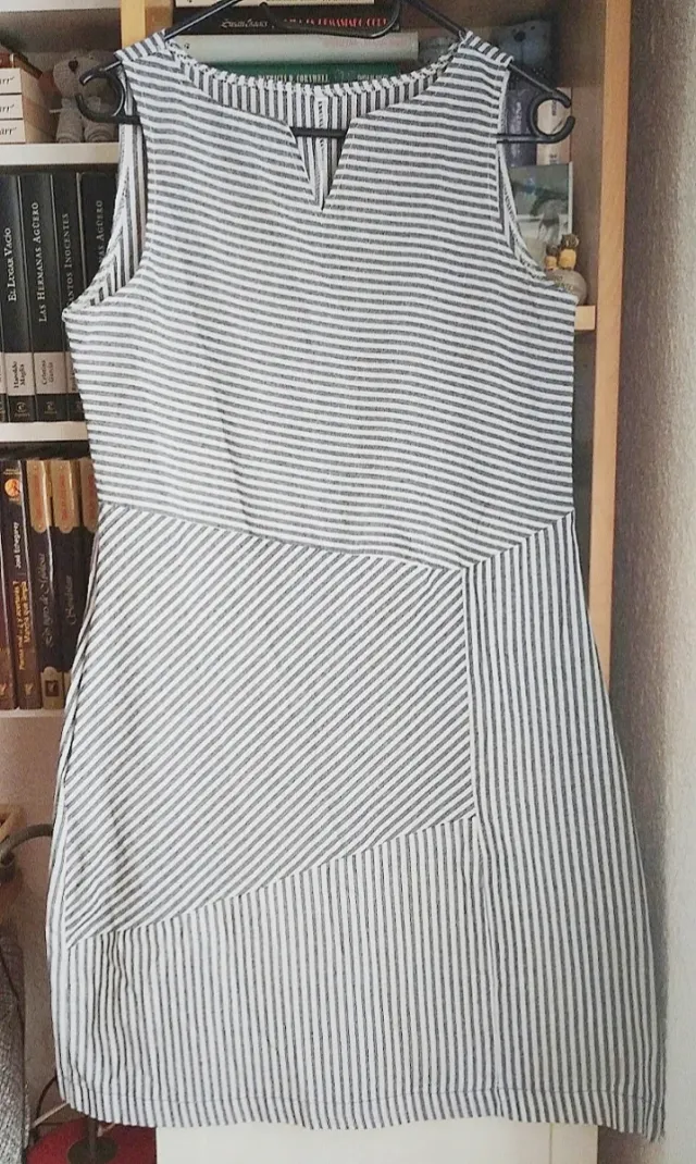 Vestido de rayas negro y blanco