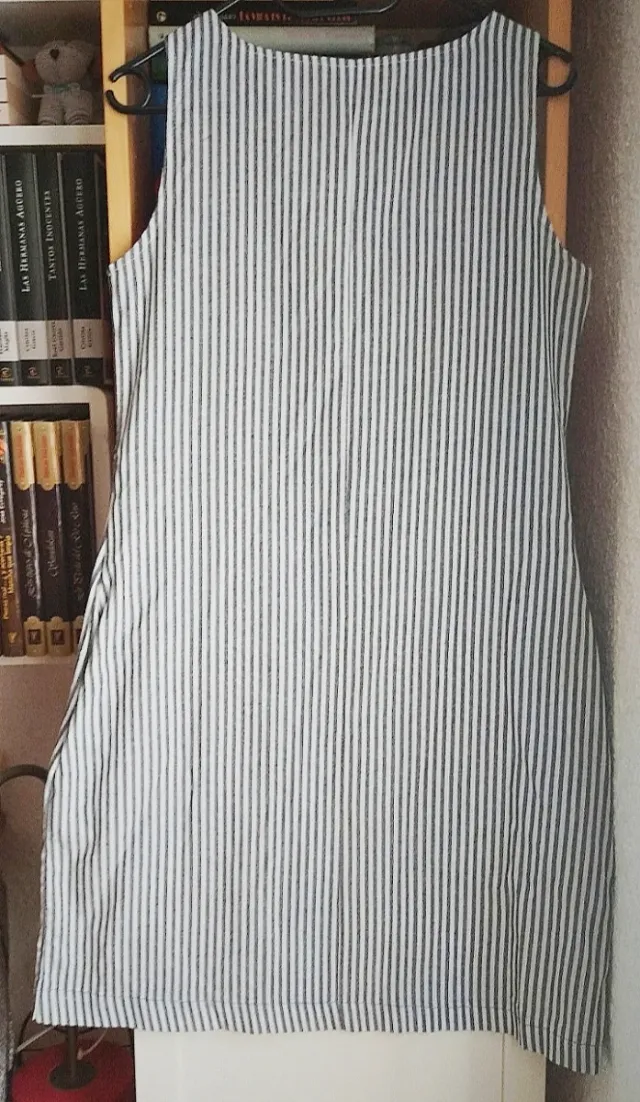 Vestido de rayas negro y blanco