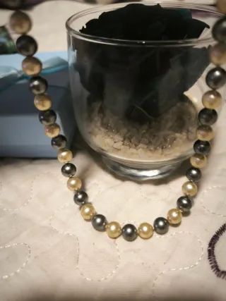 Collar Perlas Majorica Blancas y Grises.